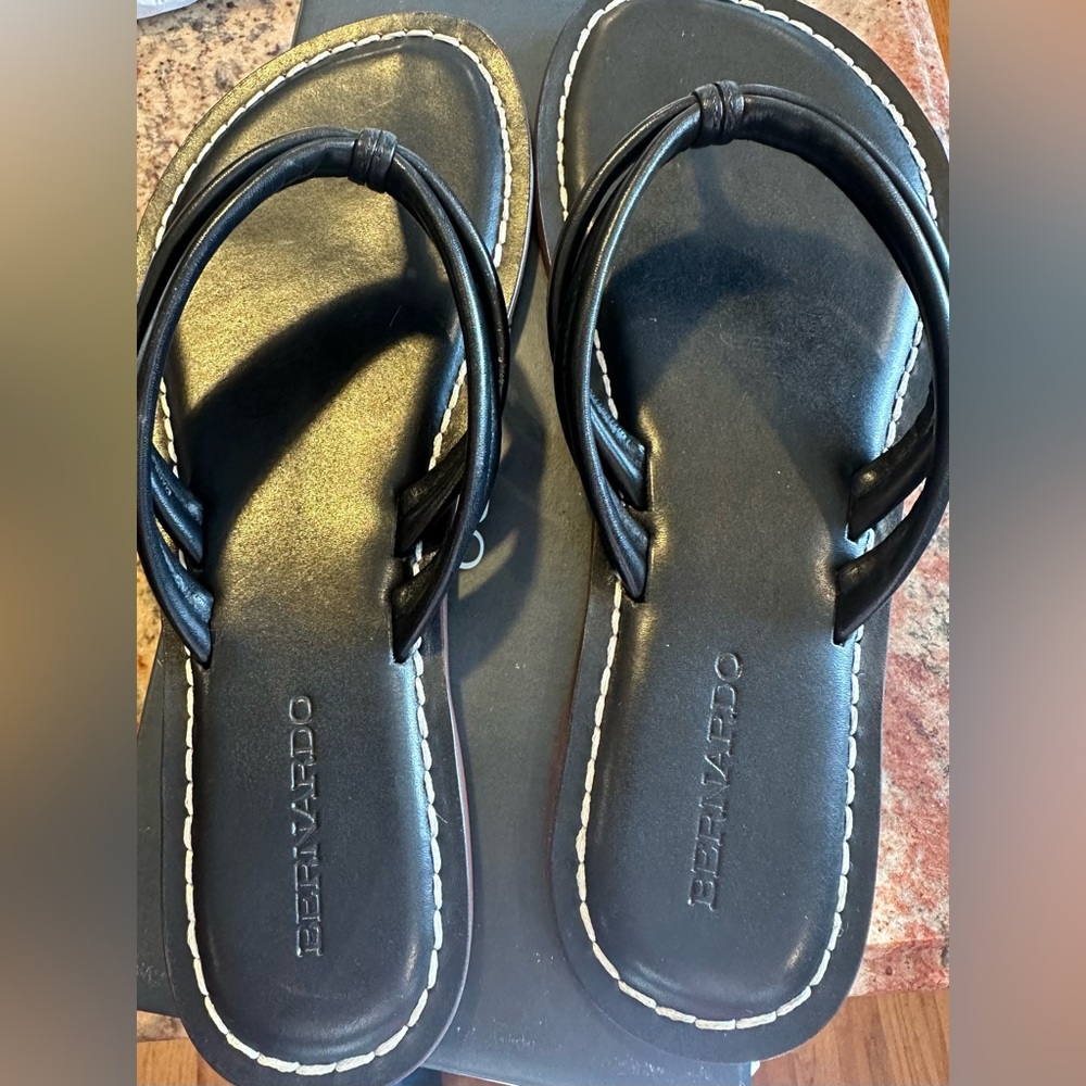NWT Bernardo Miami Black Calf Sandals size 9.5M